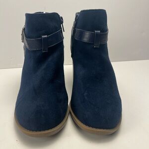 Shoedazzle Althea Navy Blue Faux Suede Stacked Heel Ankle Bootie Buckle Size 6.5